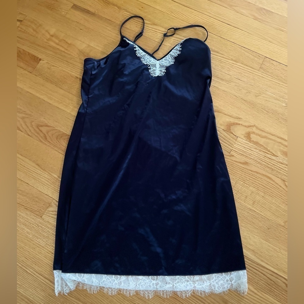 Blush navy and white trim slip‎